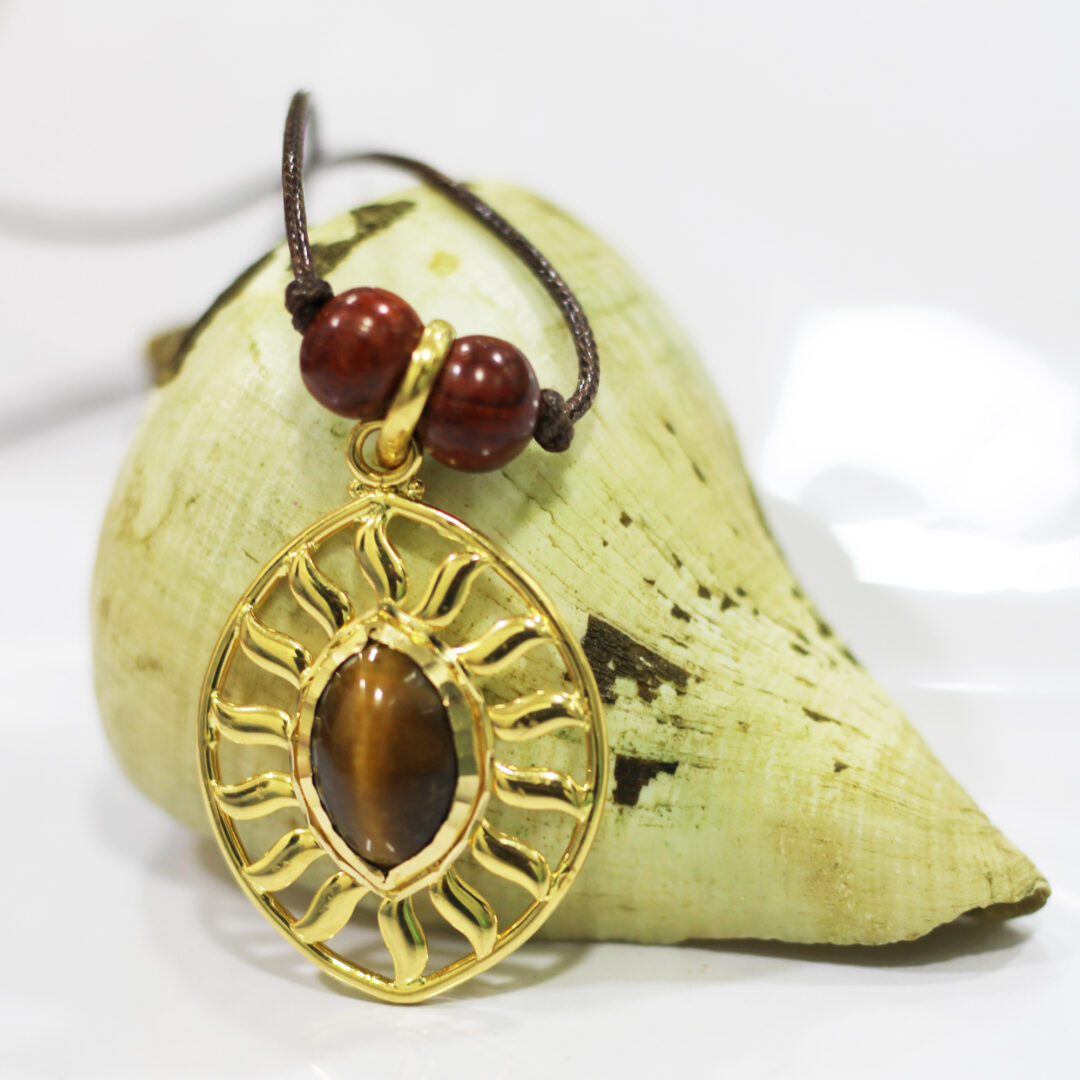 Tiger Eye pendant in 22k gold - Surya design